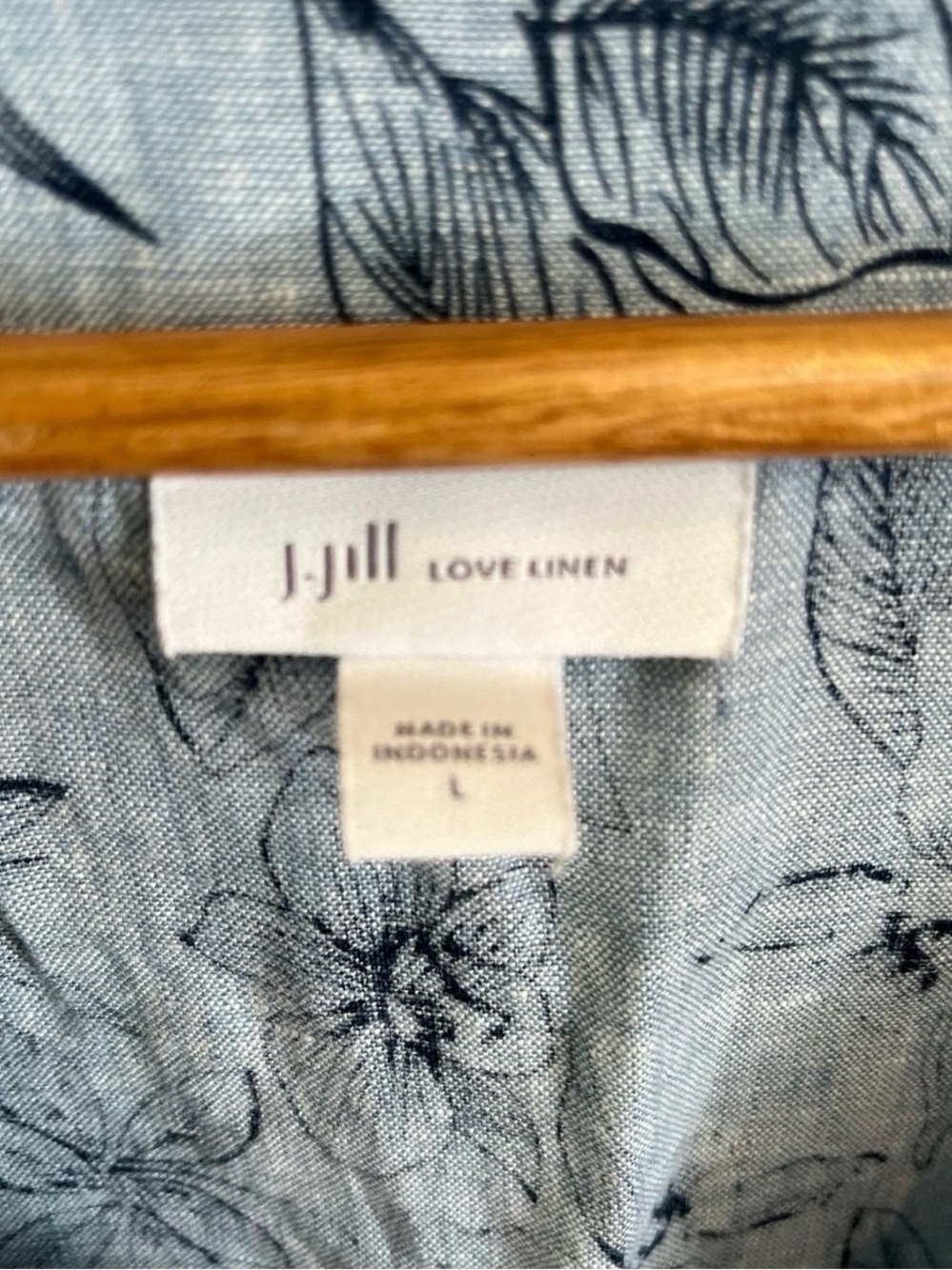 J.Jill Love Linen V-Neck 2tone blue: denim & navy Large 100% linen v neck - Picture 3 of 6